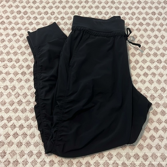 Athleta Attitude Black Jogger Yoga Workout Pants Size 6 - Picture 12 of 17